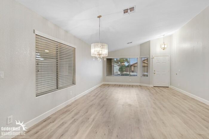 20314 N 82nd Ave - Photo 3 of 16