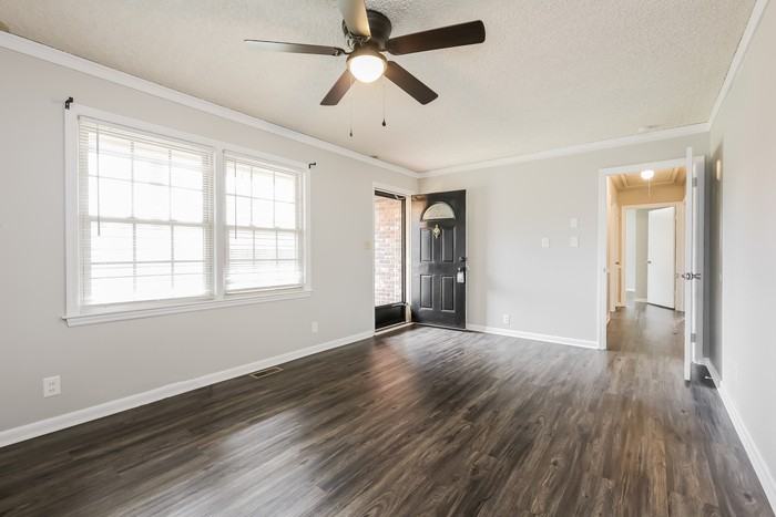 409 Shamrock Dr - Photo 3 of 10