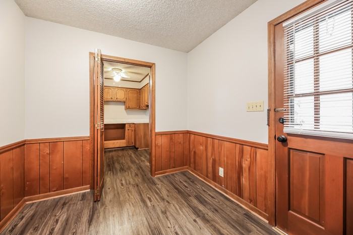 409 Shamrock Dr - Photo 4 of 10