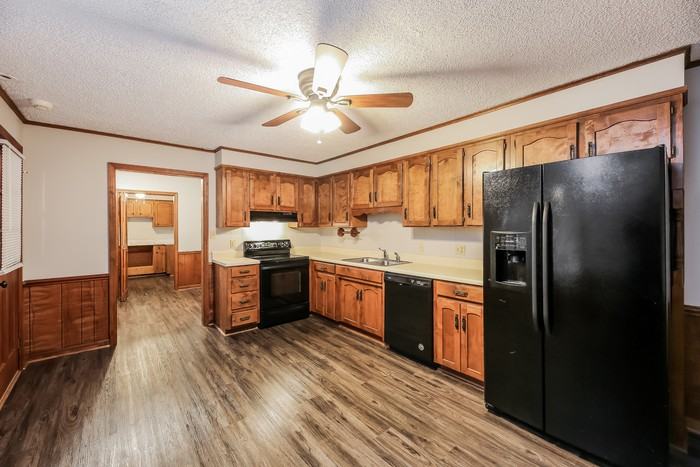 409 Shamrock Dr - Photo 5 of 10