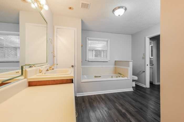 409 Shamrock Dr - Photo 7 of 10