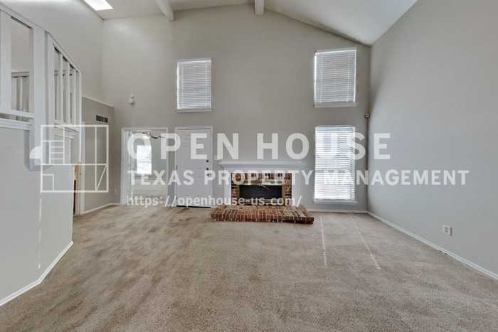 2402 Bennington Dr - Photo 4 of 23