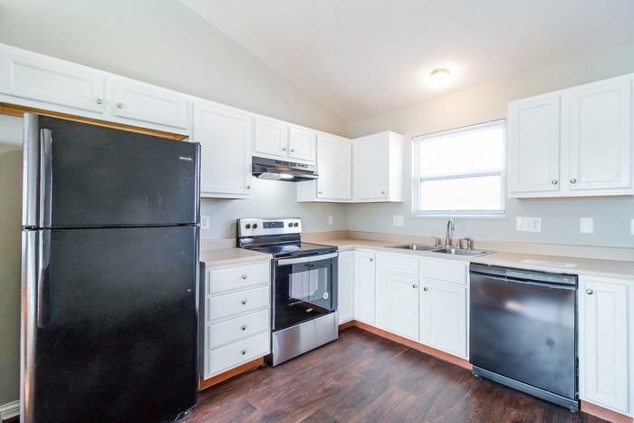 1530 Singh Street - Photo 5 of 11