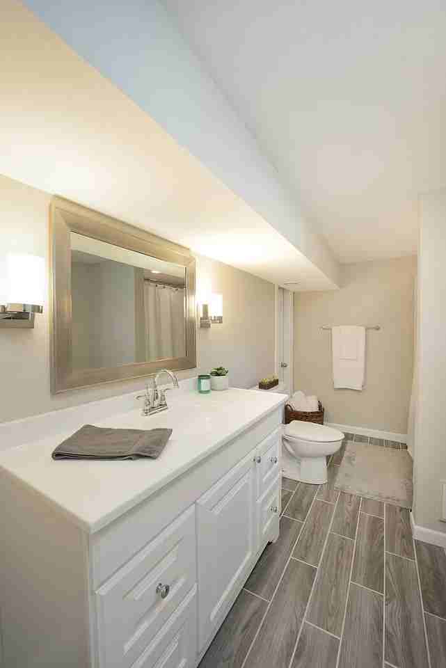 1609 Flag Ave N - Photo 2 of 23