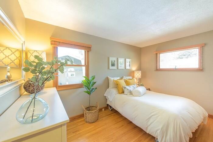 1609 Flag Ave N - Photo 6 of 23