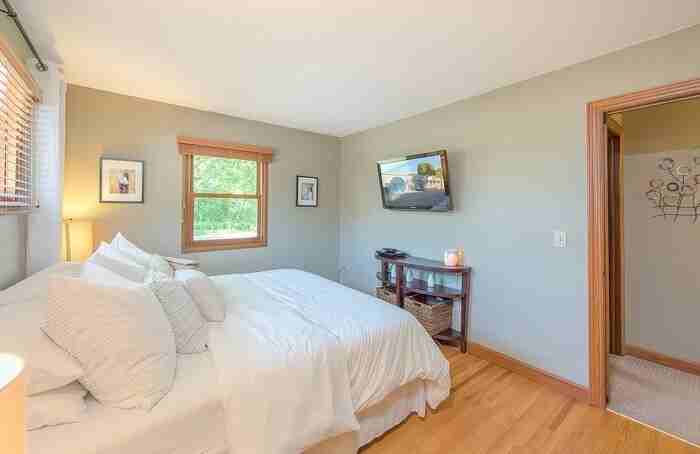 1609 Flag Ave N - Photo 7 of 23