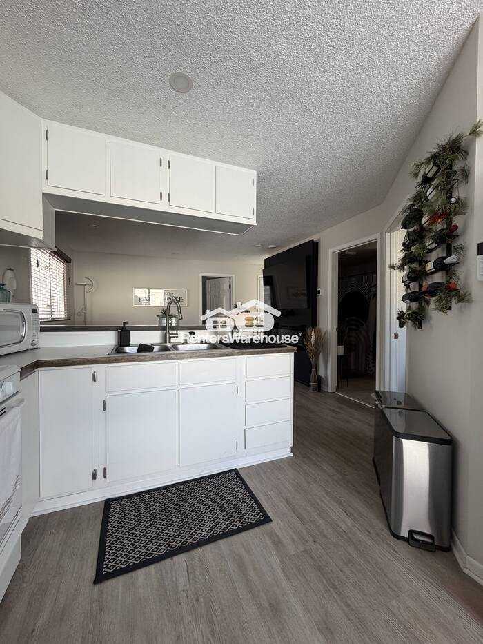 2317 Hoxie Ave - Photo 2 of 14