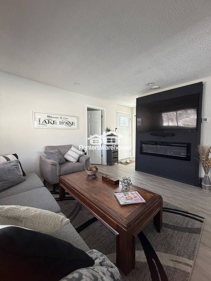 2317 Hoxie Ave - Photo 4 of 14