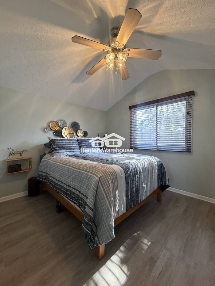 2317 Hoxie Ave - Photo 6 of 14