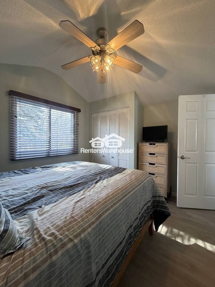 2317 Hoxie Ave - Photo 7 of 14