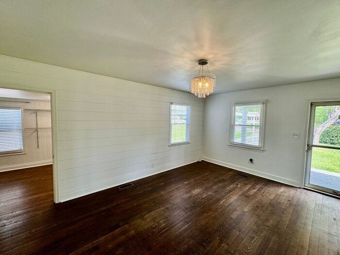 1906 Vanderbilt Cir Sw - Photo 5 of 36