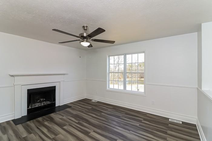 980 Hitchcock Rd - Photo 4 of 15