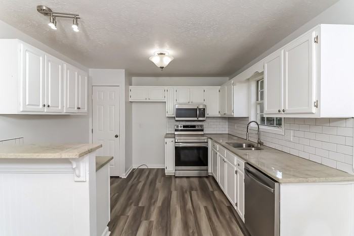 980 Hitchcock Rd - Photo 7 of 15