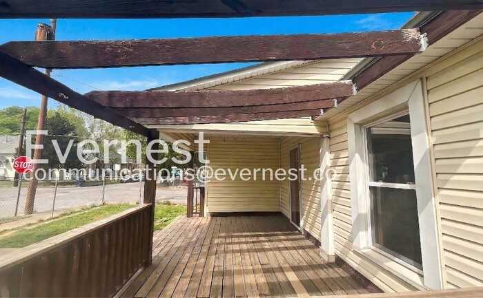 1300 S Lyerly St - Photo 2 of 36