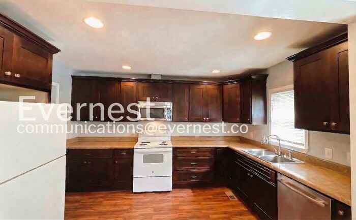 1300 S Lyerly St - Photo 3 of 36