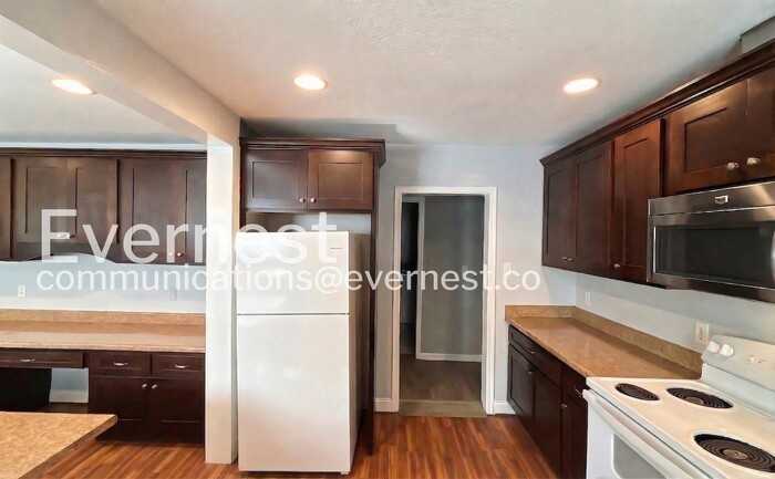 1300 S Lyerly St - Photo 4 of 36