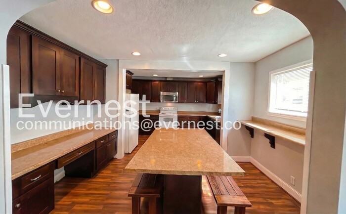 1300 S Lyerly St - Photo 6 of 36