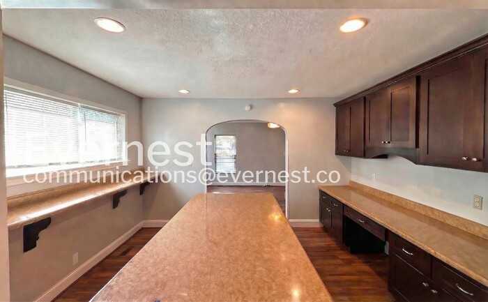 1300 S Lyerly St - Photo 7 of 36