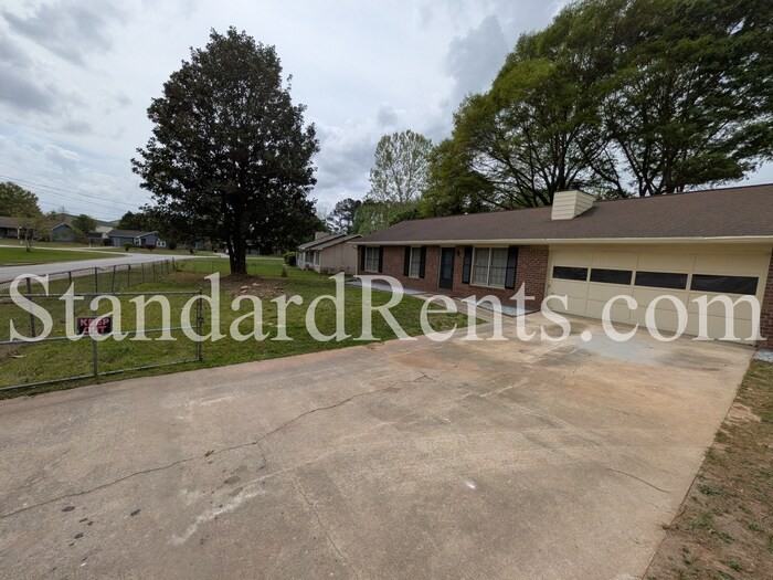 5731 Buck Ct - Photo 4 of 15