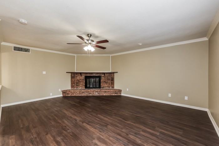 404 Woodcrest Way - Photo 3 of 16