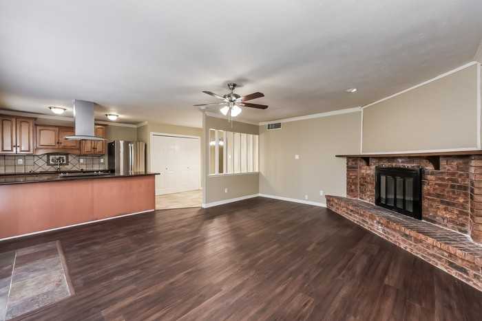 404 Woodcrest Way - Photo 4 of 16