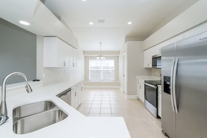 2614 Vinedale Ave - Photo 4 of 16