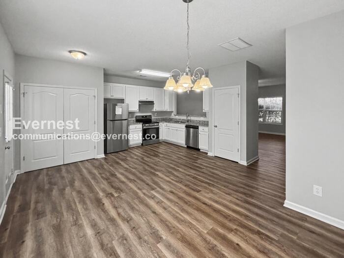 8644 Thomas Ln - Photo 6 of 24