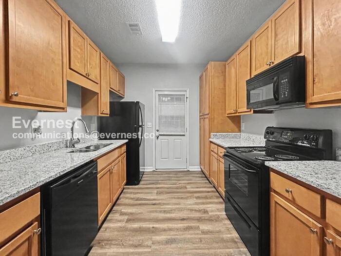 8612 Thomas Rd - Photo 2 of 24