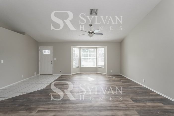 11013 Little St - Photo 3 of 16