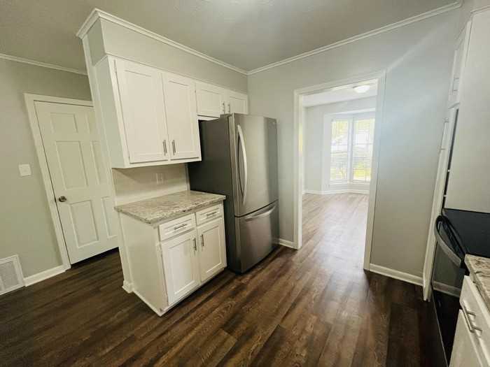 1345 Stanton Dr - Photo 3 of 33