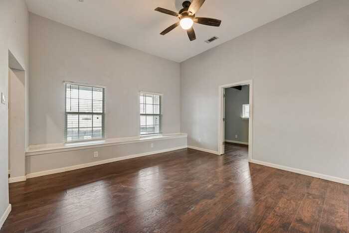 500 E Main St - Photo 6 of 23