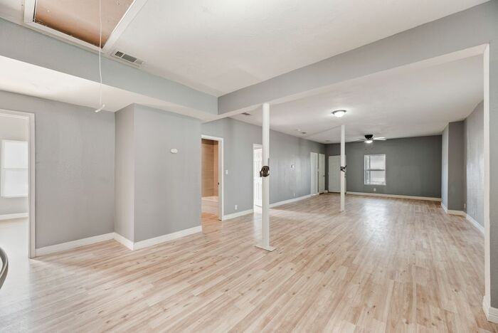 815 N Travis St - Photo 7 of 18