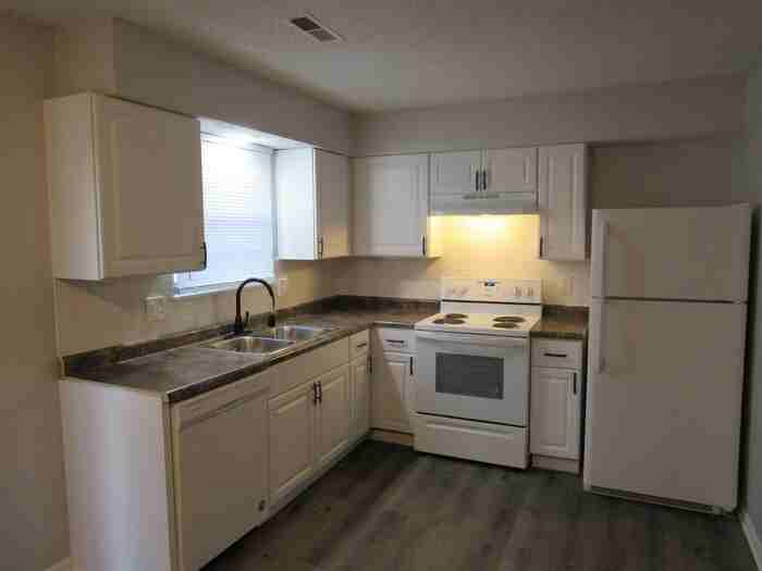 1918 Ne Knollbrook St - Photo 3 of 23