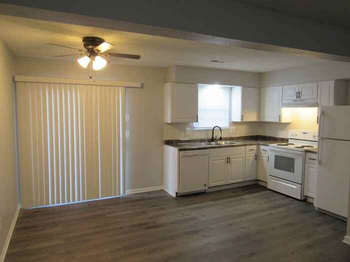 1918 Ne Knollbrook St - Photo 4 of 23