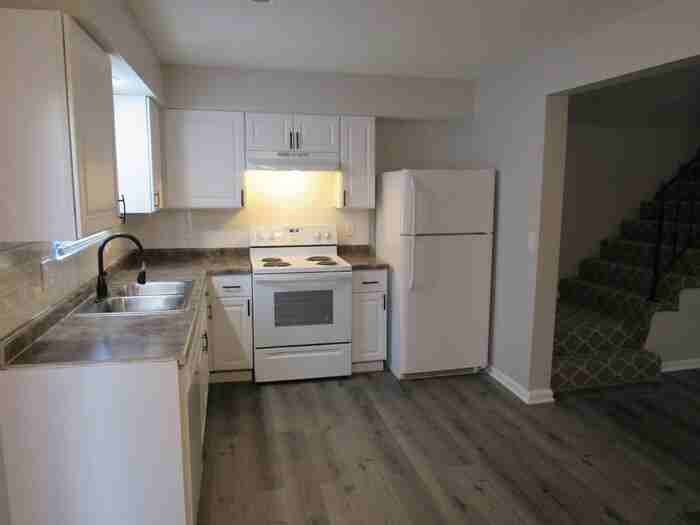 1918 Ne Knollbrook St - Photo 5 of 23