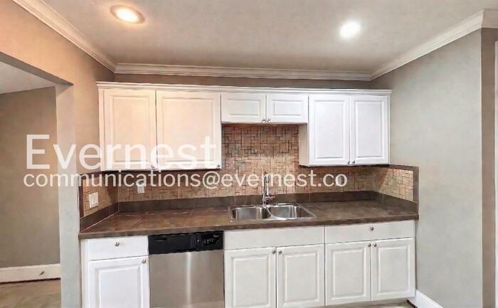 2102 Vine St - Photo 5 of 28