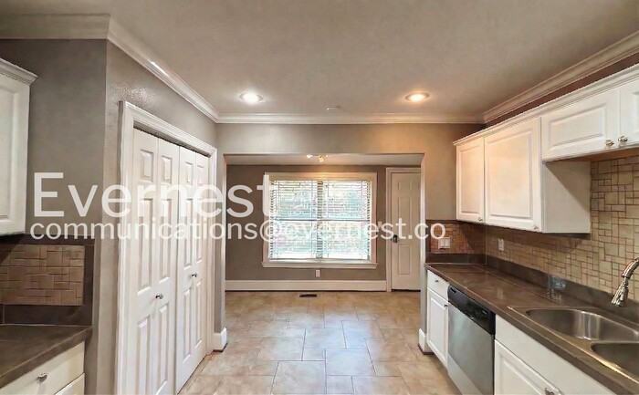 2102 Vine St - Photo 6 of 28