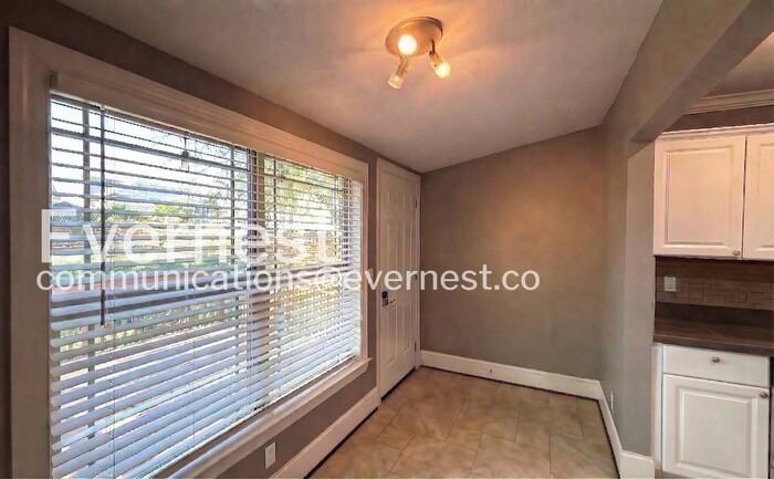 2102 Vine St - Photo 7 of 28