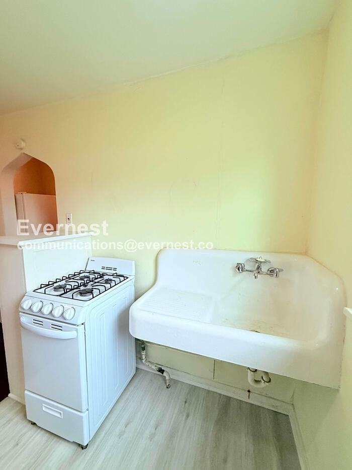 3812 Drexel Dr #2 - Photo 4 of 23