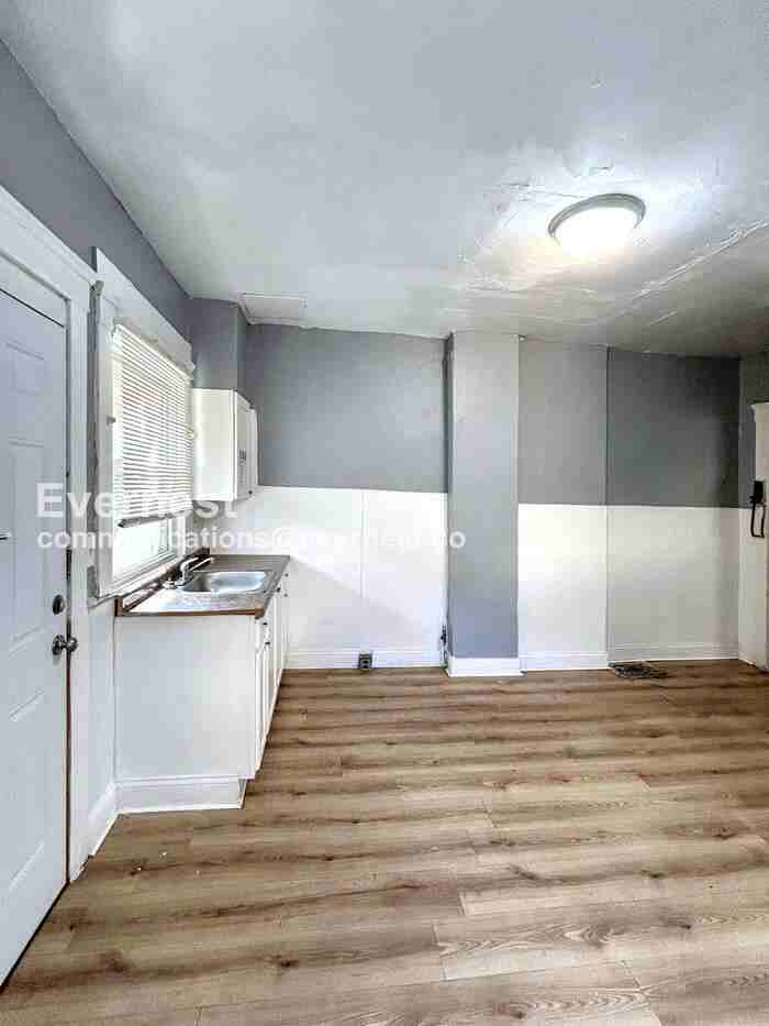 2213 E 82nd St - Photo 5 of 24