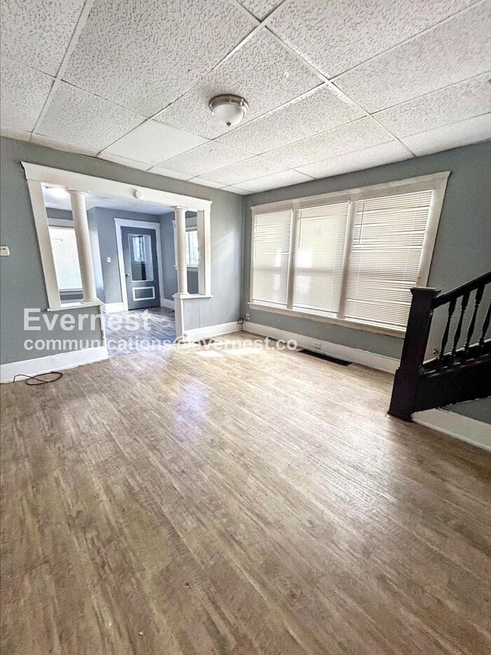 2213 E 82nd St - Photo 6 of 24