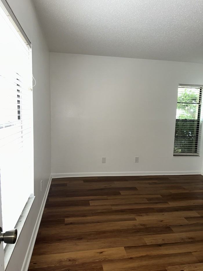 10505 Brynwood Ln - Photo 4 of 7