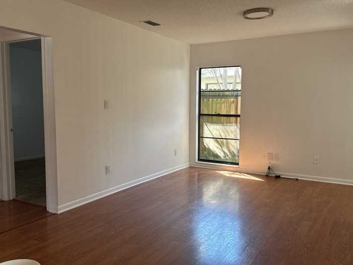 10505 Brynwood Ln - Photo 5 of 7