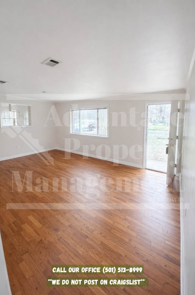 1012 Woodside Dr - Photo 2 of 9