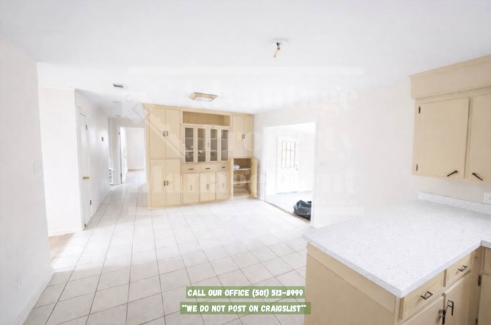 1012 Woodside Dr - Photo 3 of 9