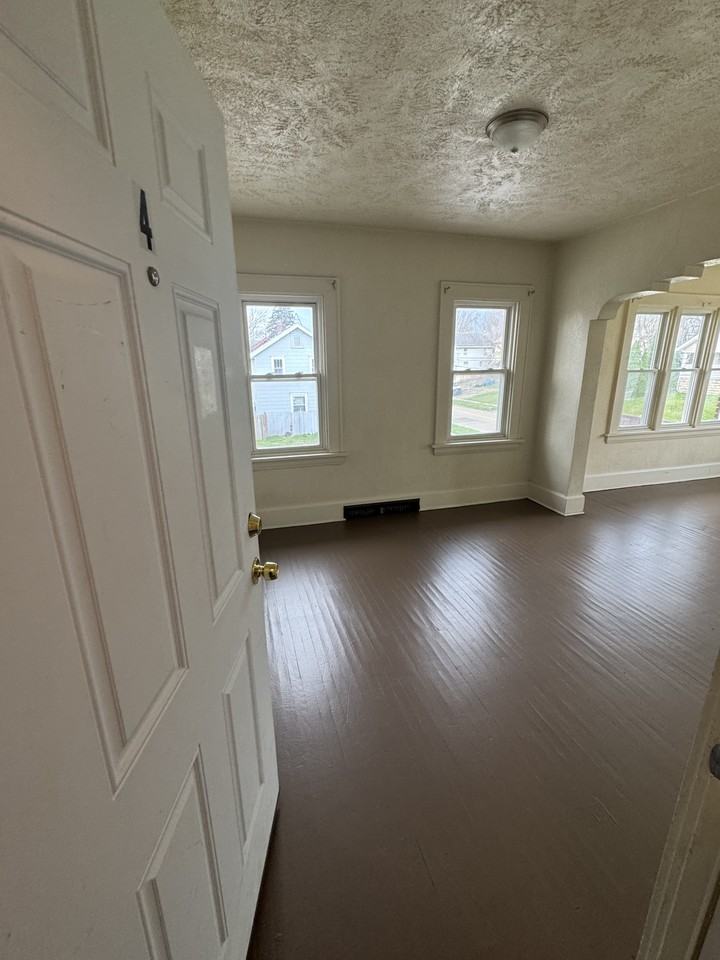 633 Brown St #4 - Photo 4 of 8