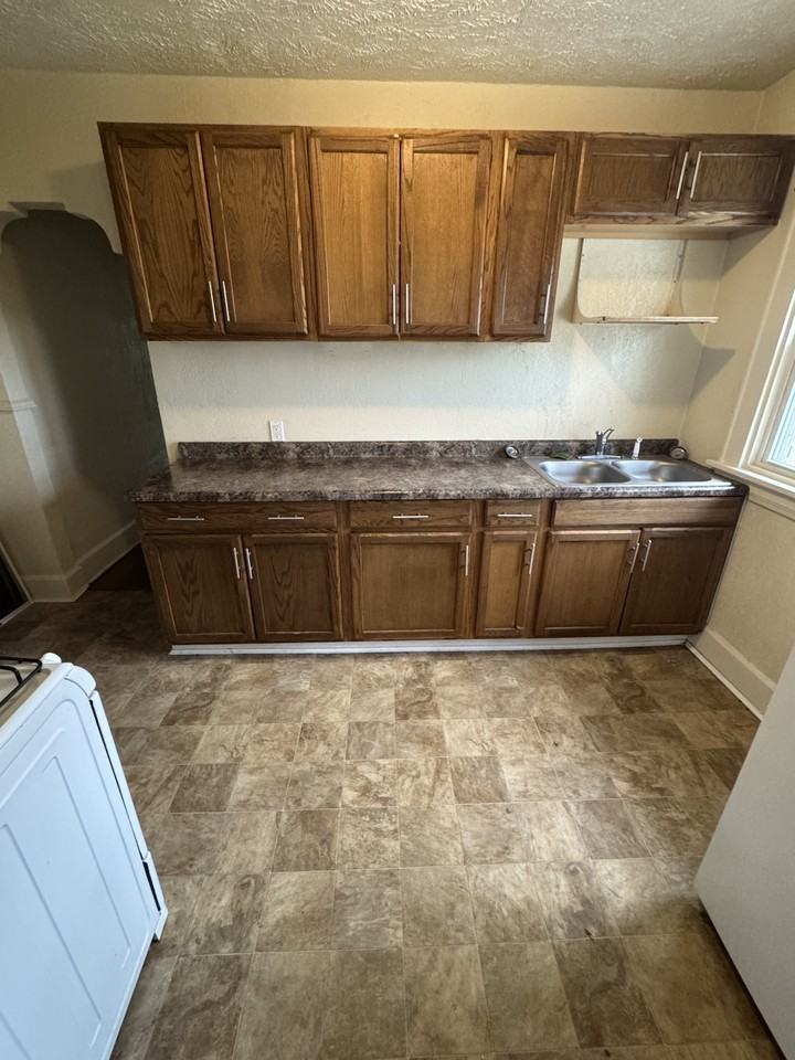 633 Brown St #4 - Photo 6 of 8