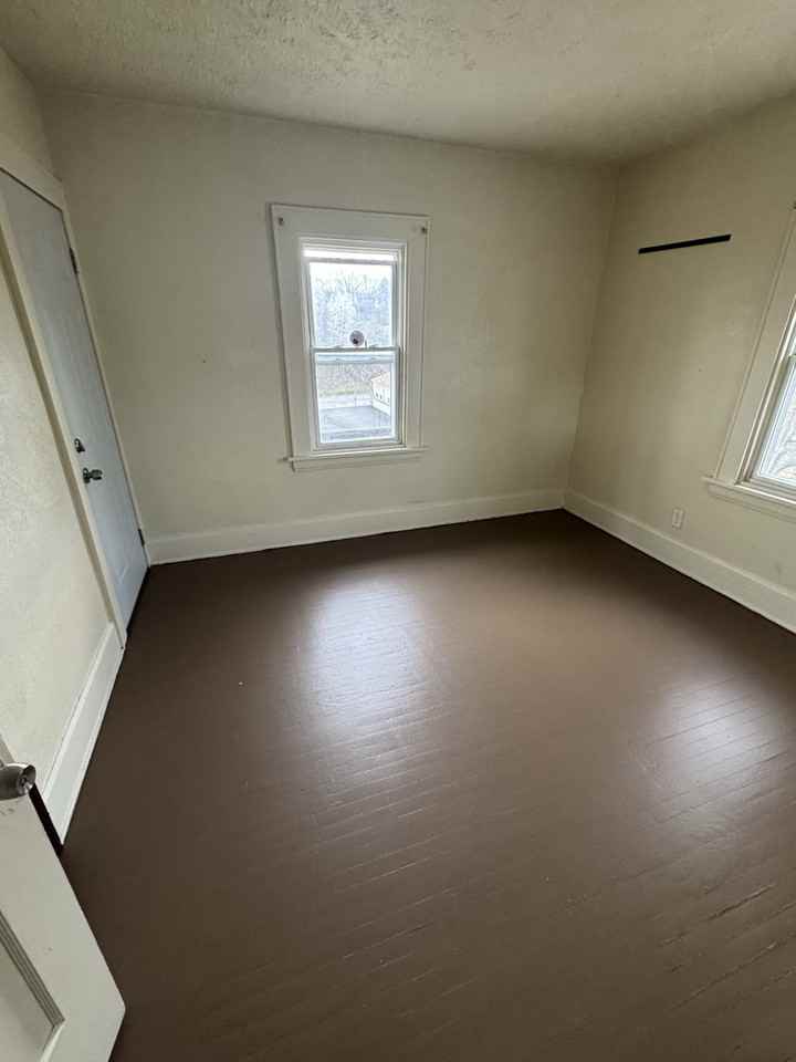 633 Brown St #4 - Photo 7 of 8