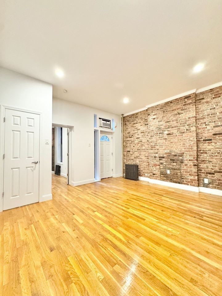 344 Gates Ave #2 - Photo 2 of 4