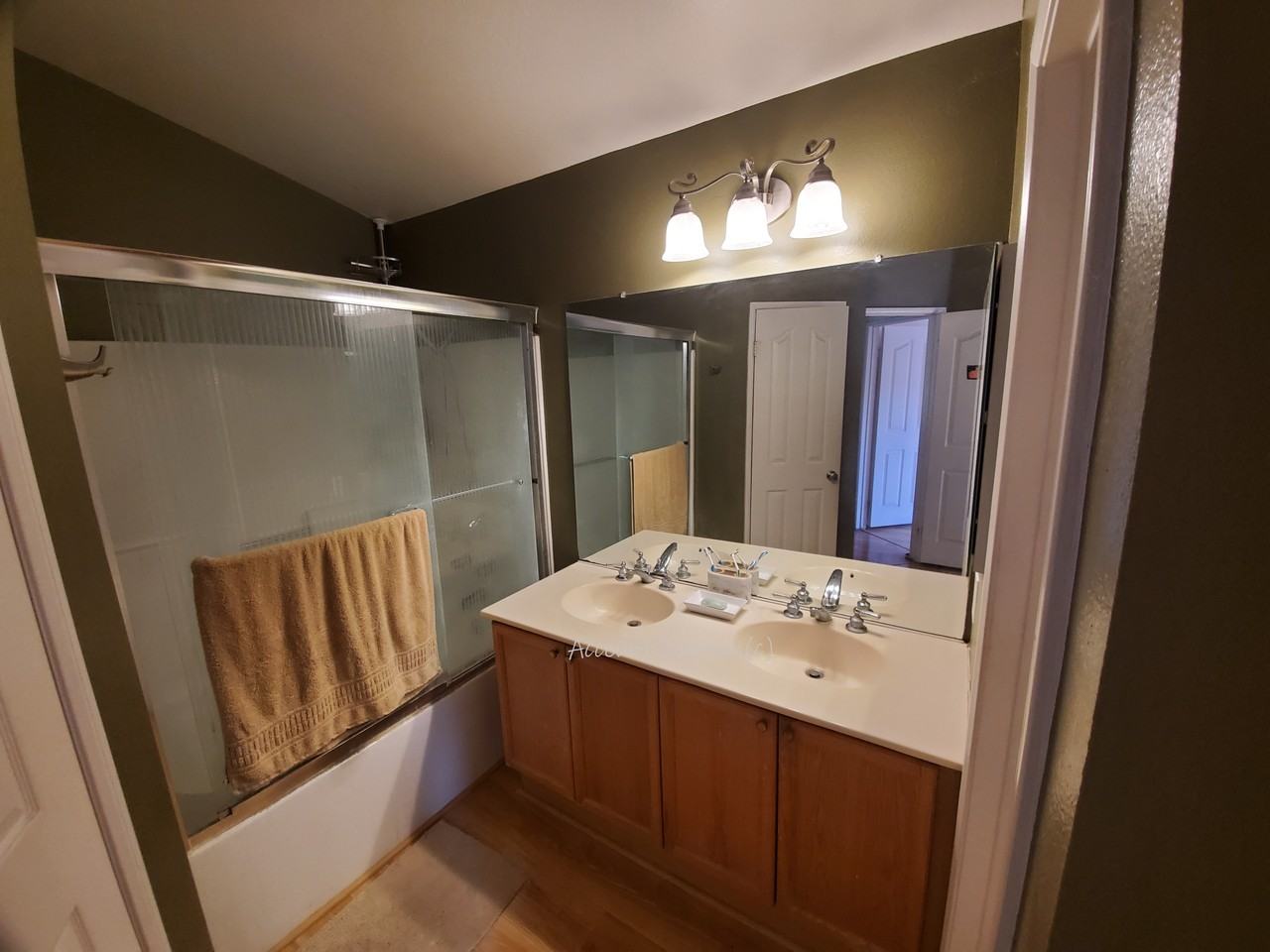 1305 Jamaica Ln - Photo 7 of 14